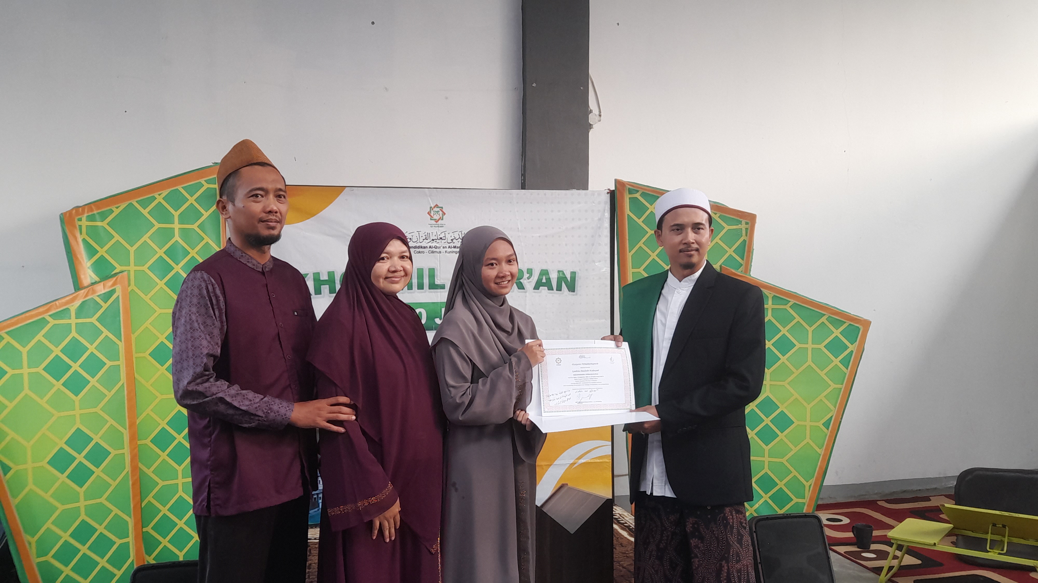 🌸 "Syahla dan Mahkota Cahaya: Perayaan Khataman 30 Juz Al-Qur’an" 🌸